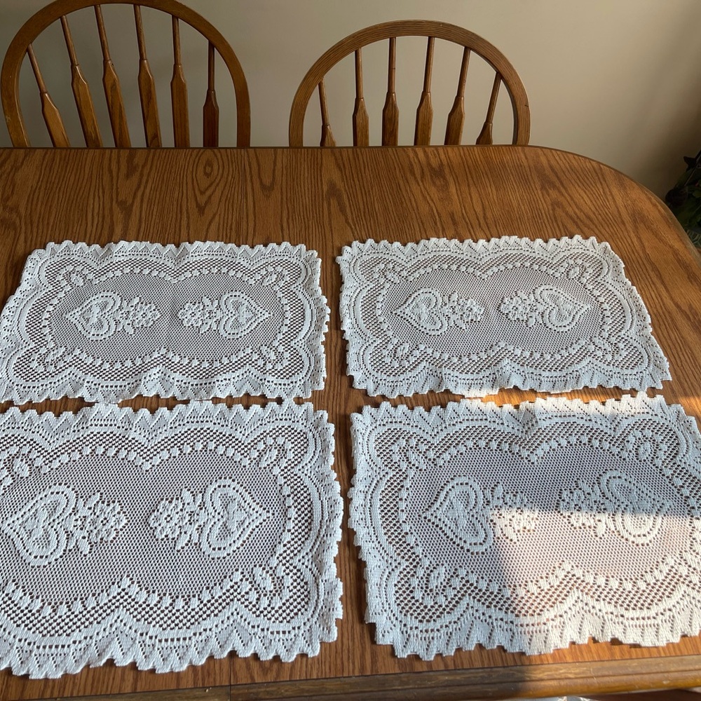 Elegant Cloth Lace Placemat Set